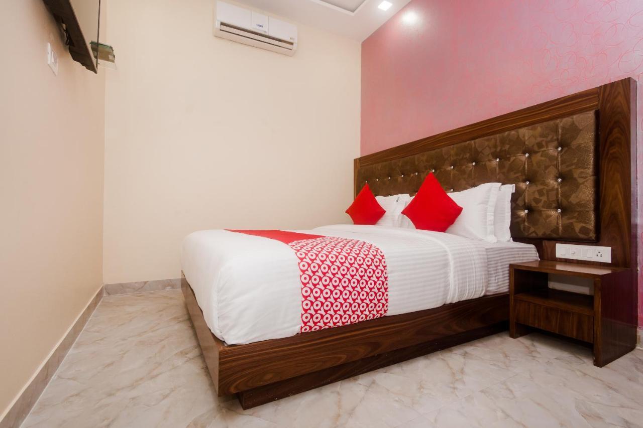 Hotel O Greenforest Near Airport Road Metro Station Bombay Exterior foto